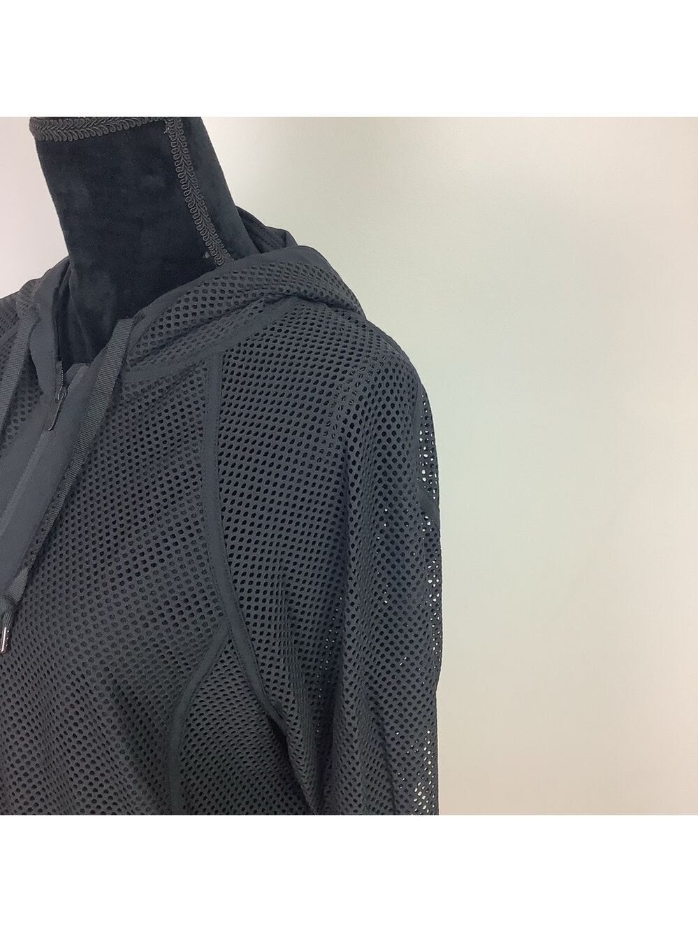LULULEMON MESH RARE BLACK JACKET - Picture 5 of 12